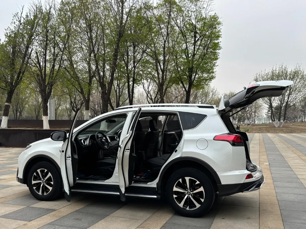 2016 Mitsubishi Outlander 2.0L 150HP L4 CVT,autocango,china used car exporter,china ev exporter,chinese used car exporter,chinese used ev exporter