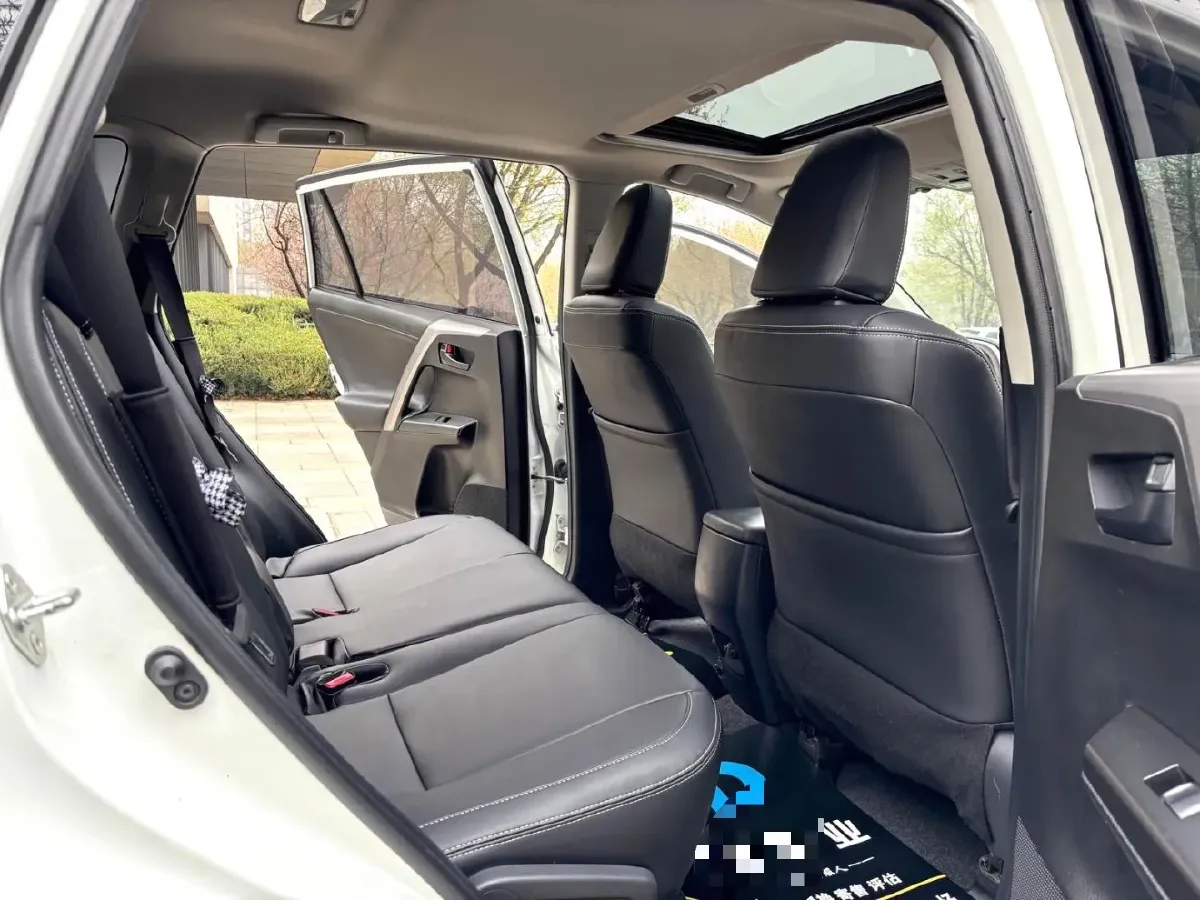 2016 Mitsubishi Outlander 2.0L 150HP L4 CVT,autocango,china used car exporter,china ev exporter,chinese used car exporter,chinese used ev exporter