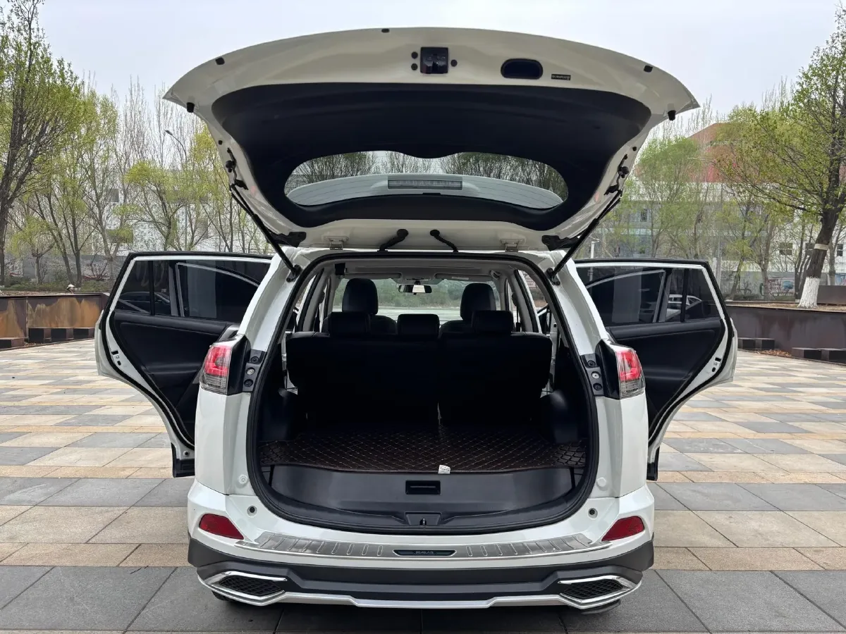 2016 Mitsubishi Outlander 2.0L 150HP L4 CVT,autocango,china used car exporter,china ev exporter,chinese used car exporter,chinese used ev exporter