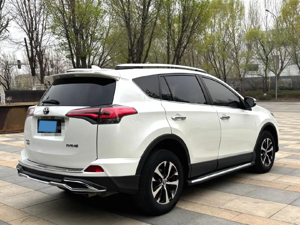 2016 Mitsubishi Outlander 2.0L 150HP L4 CVT,autocango,china used car exporter,china ev exporter,chinese used car exporter,chinese used ev exporter