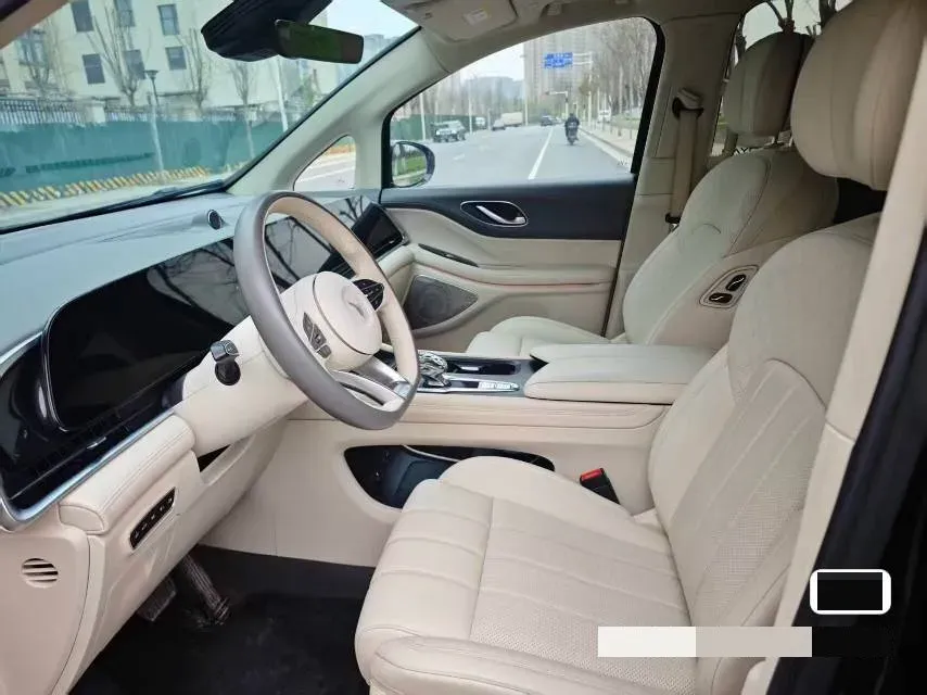 2024 Voyah Dream 1.5T 150HP L4 PHEV 43KWH,autocango,china used car exporter,china ev exporter,chinese used car exporter,chinese used ev exporter