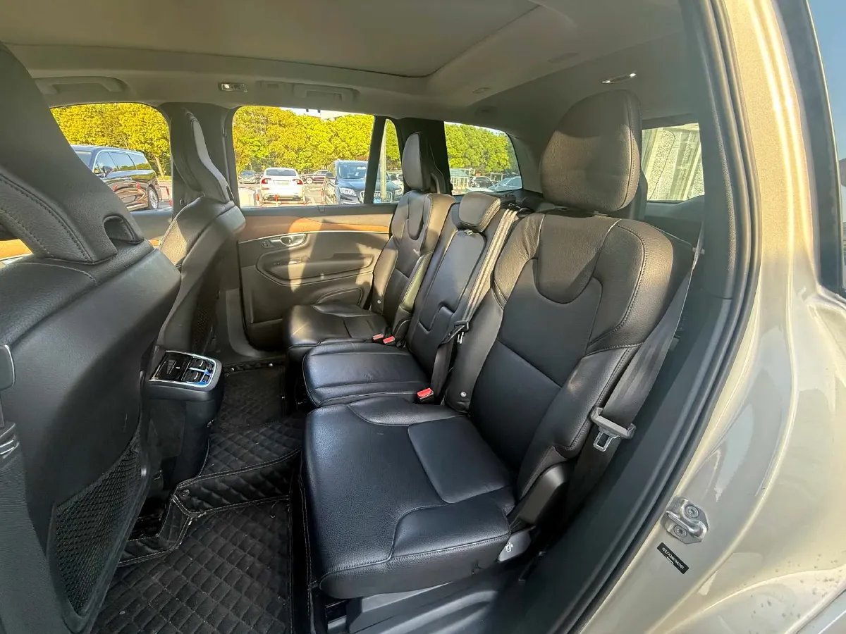 2019 Volvo XC90 2.0T 320HP L4 8AT,autocango,china used car exporter,china ev exporter,chinese used car exporter,chinese used ev exporter