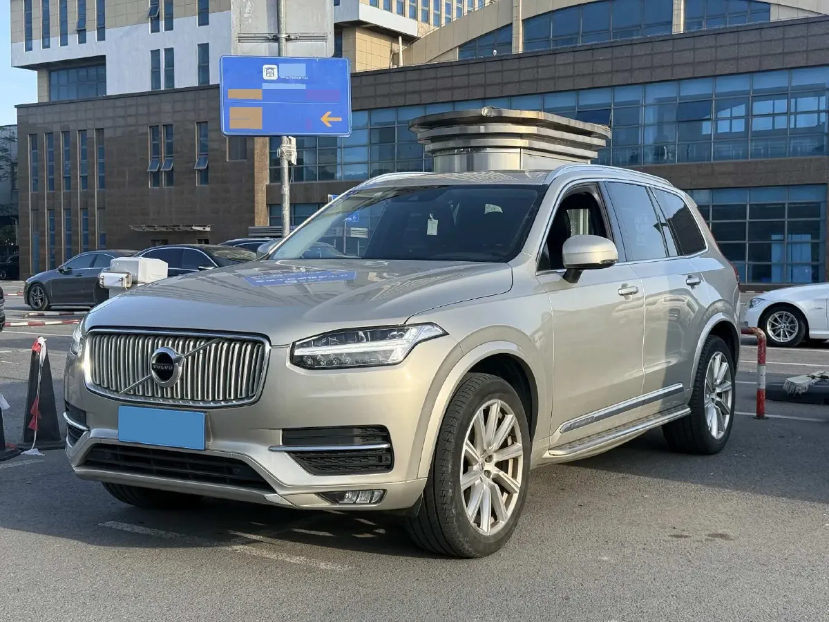 2019 Volvo XC90 2.0T 320HP L4 8AT,autocango,china used car exporter,china ev exporter,chinese used car exporter,chinese used ev exporter