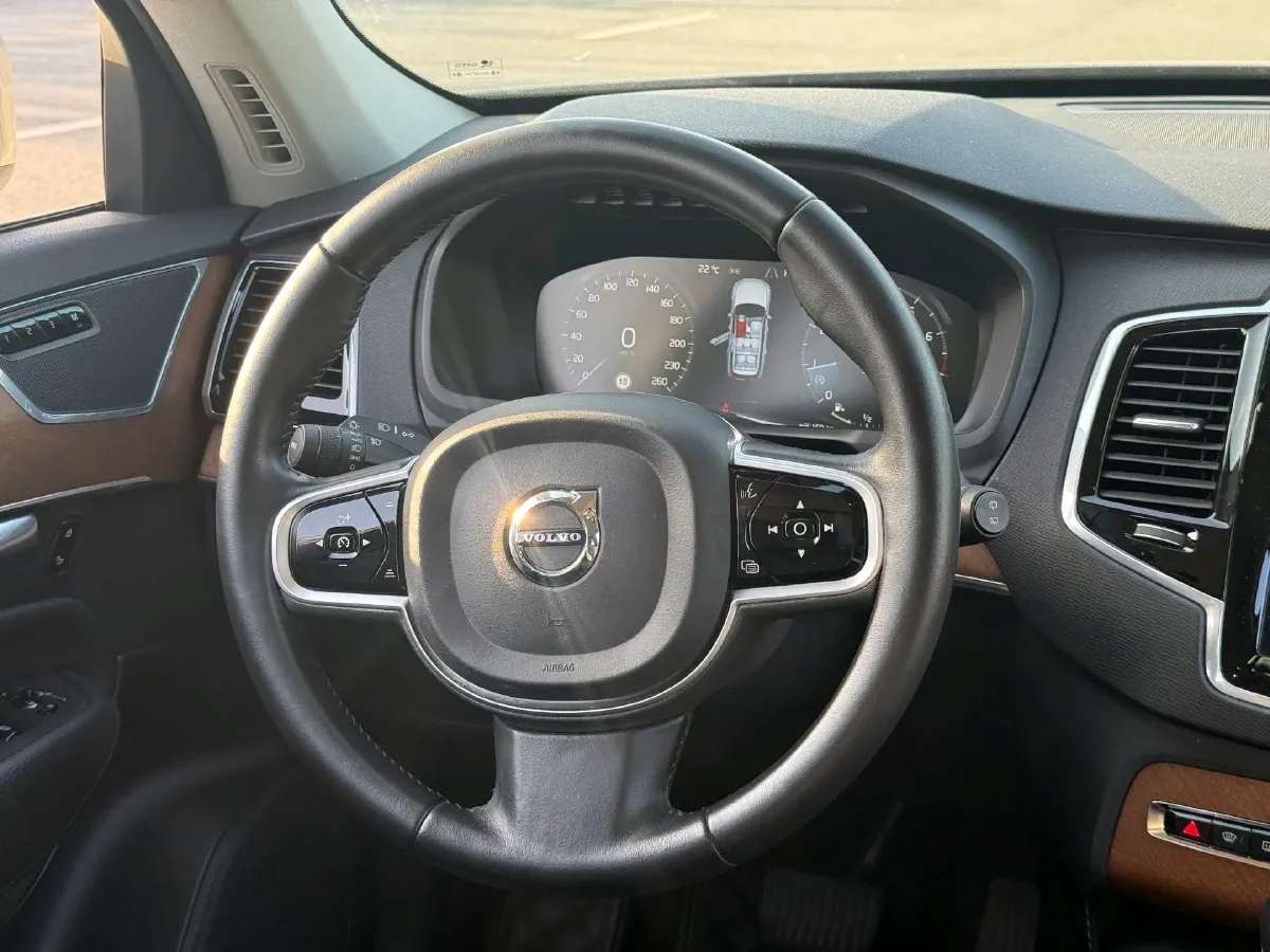 2019 Volvo XC90 2.0T 320HP L4 8AT,autocango,china used car exporter,china ev exporter,chinese used car exporter,chinese used ev exporter