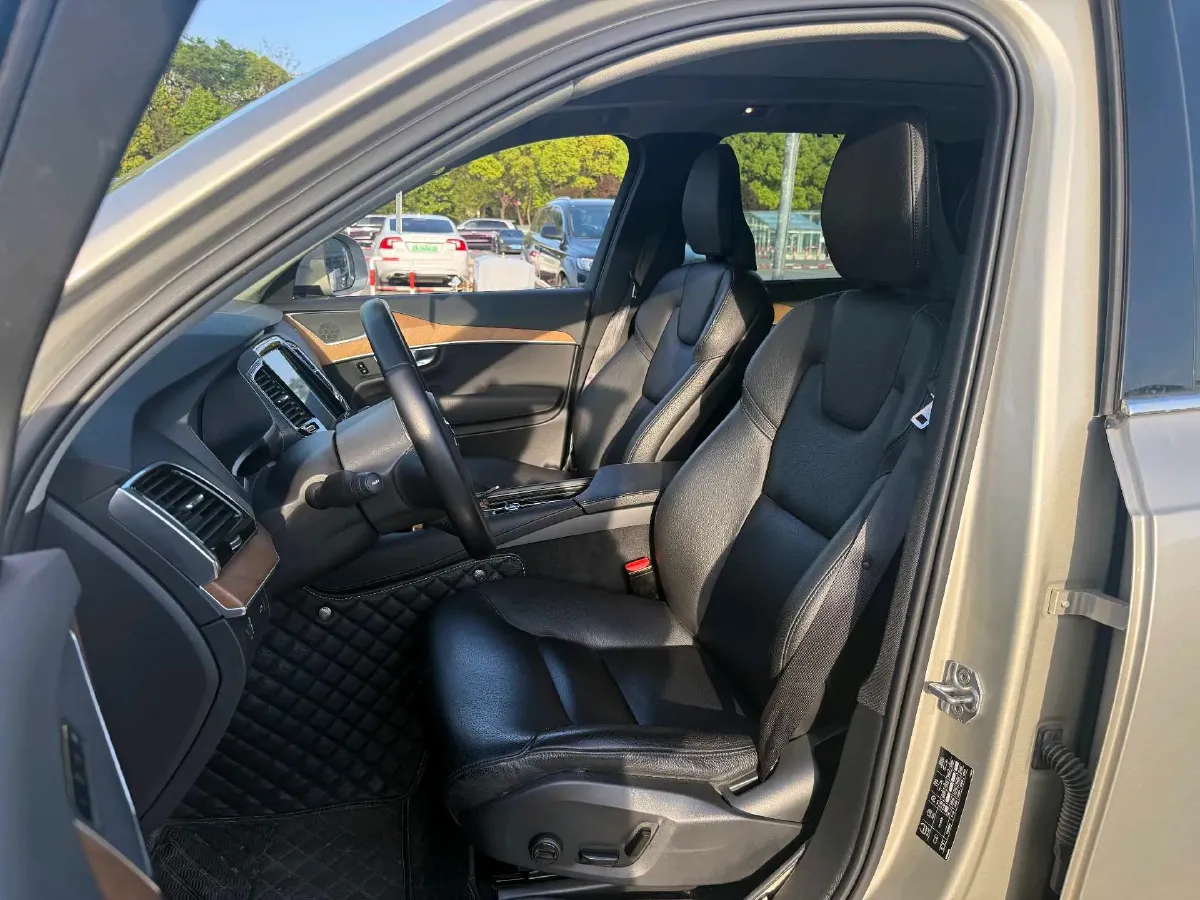 2019 Volvo XC90 2.0T 320HP L4 8AT,autocango,china used car exporter,china ev exporter,chinese used car exporter,chinese used ev exporter