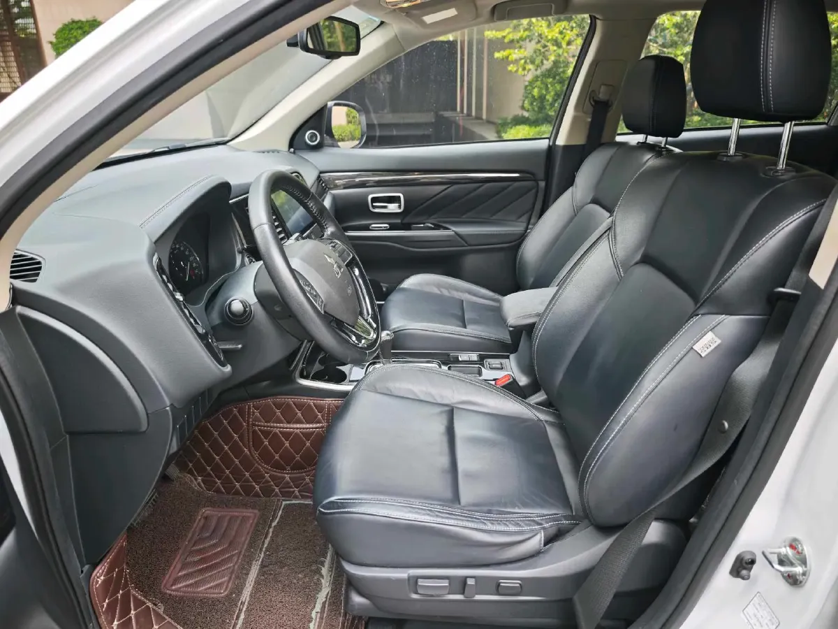 2020 Mitsubishi Outlander 2.0L 166HP L4 CVT,autocango,china used car exporter,china ev exporter,chinese used car exporter,chinese used ev exporter