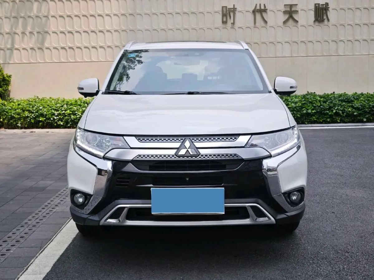 2020 Mitsubishi Outlander 2.0L 166HP L4 CVT,autocango,china used car exporter,china ev exporter,chinese used car exporter,chinese used ev exporter