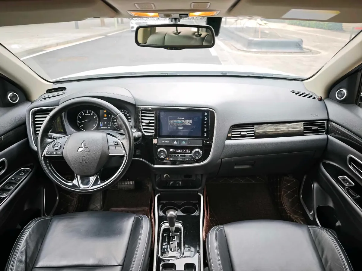 2020 Mitsubishi Outlander 2.0L 166HP L4 CVT,autocango,china used car exporter,china ev exporter,chinese used car exporter,chinese used ev exporter