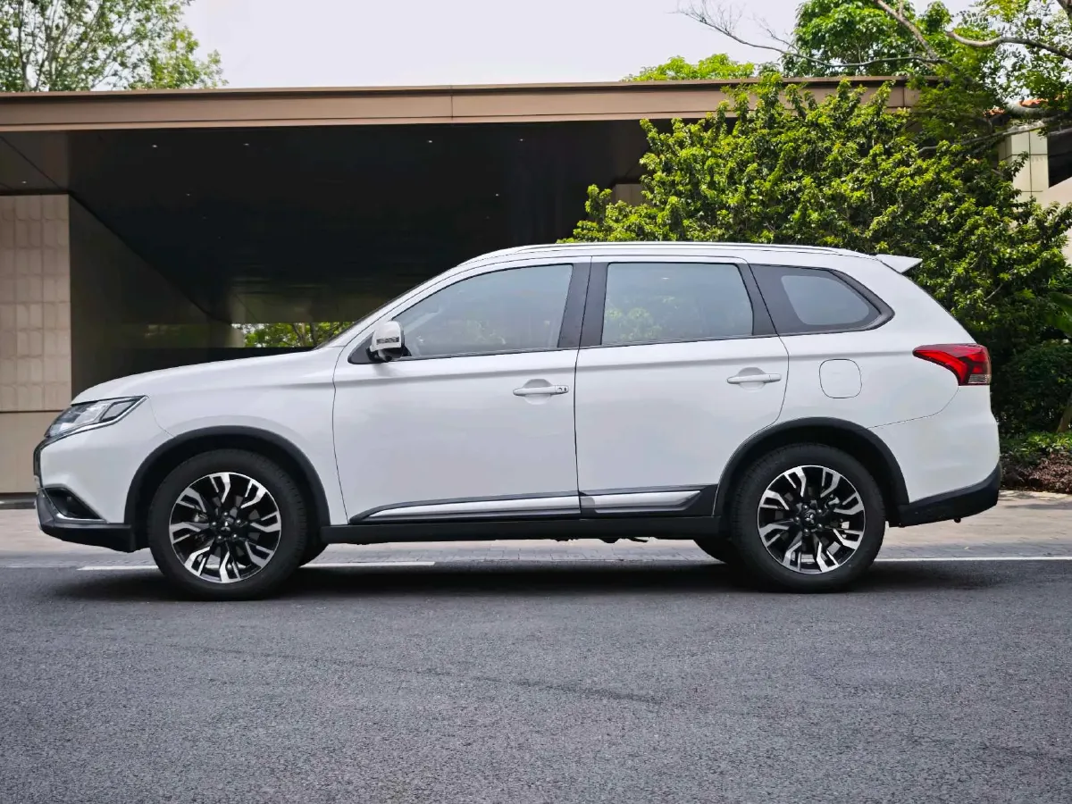 2020 Mitsubishi Outlander 2.0L 166HP L4 CVT,autocango,china used car exporter,china ev exporter,chinese used car exporter,chinese used ev exporter