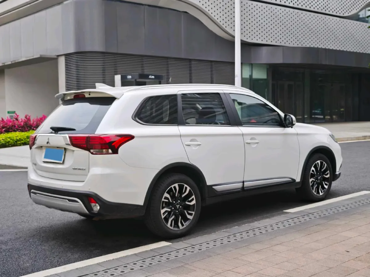 2020 Mitsubishi Outlander 2.0L 166HP L4 CVT,autocango,china used car exporter,china ev exporter,chinese used car exporter,chinese used ev exporter