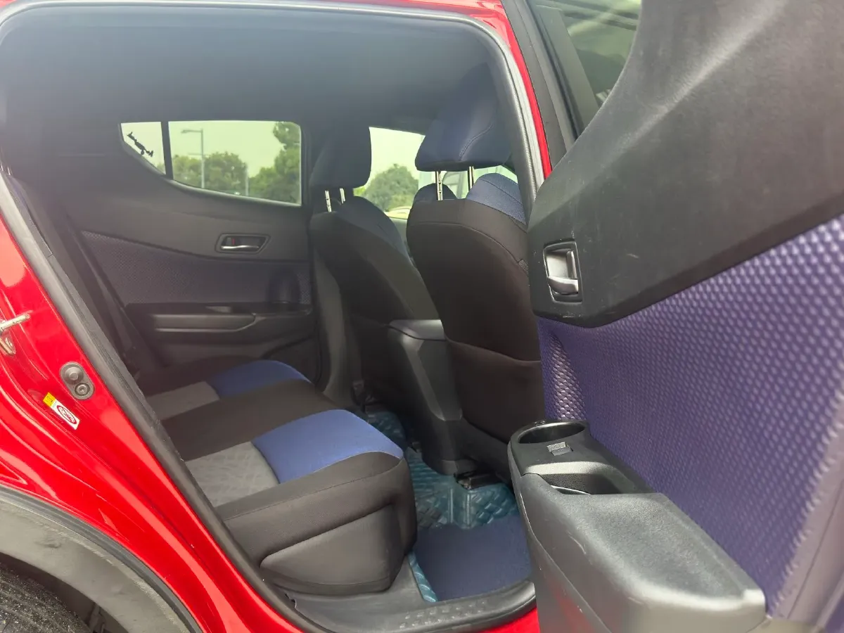 2018 Toyota C-HR 2.0L 171HP L4 CVT,autocango,china used car exporter,china ev exporter,chinese used car exporter,chinese used ev exporter