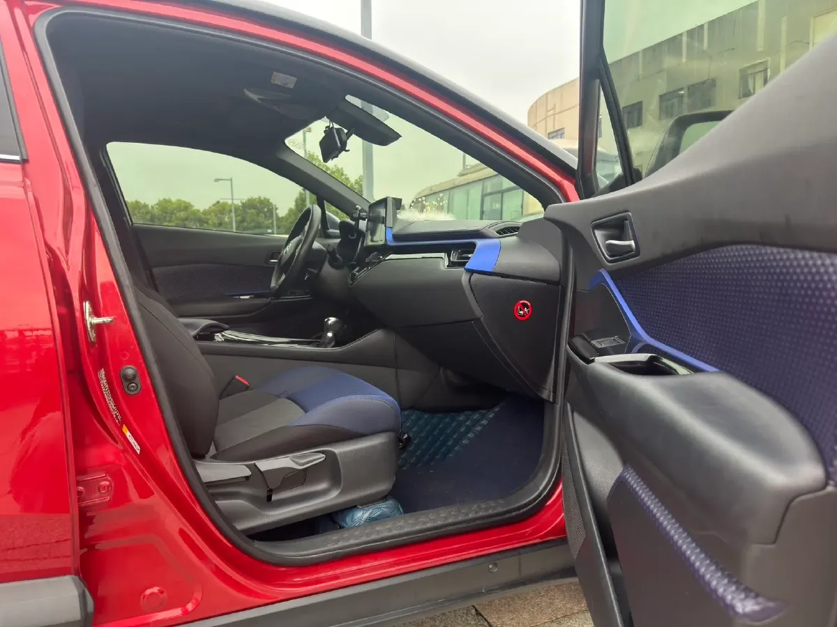 2018 Toyota C-HR 2.0L 171HP L4 CVT,autocango,china used car exporter,china ev exporter,chinese used car exporter,chinese used ev exporter