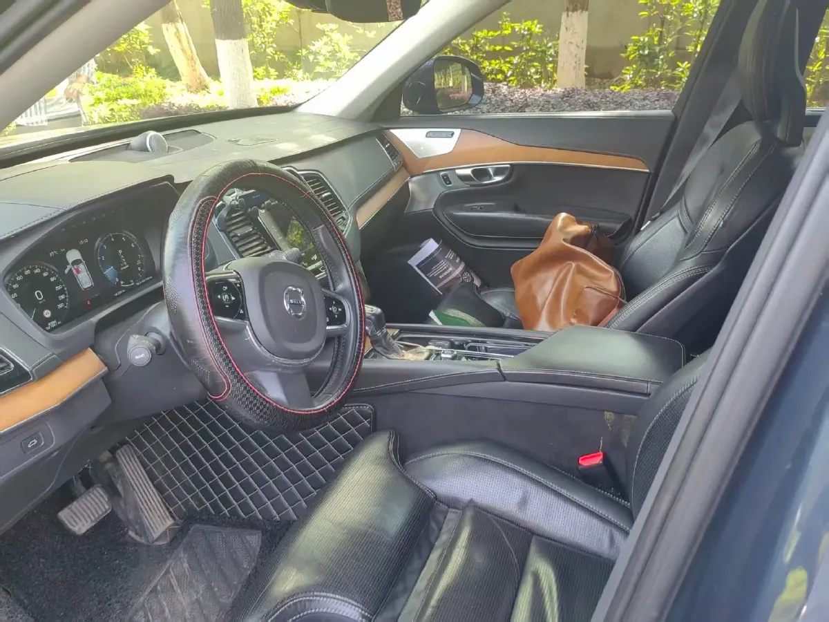 2018 Volvo XC90 2.0T 320HP L4 8AT,autocango,china used car exporter,china ev exporter,chinese used car exporter,chinese used ev exporter