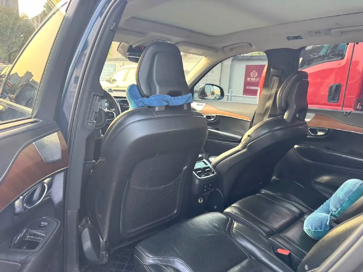 2018 Volvo XC90 2.0T 320HP L4 8AT,autocango,china used car exporter,china ev exporter,chinese used car exporter,chinese used ev exporter