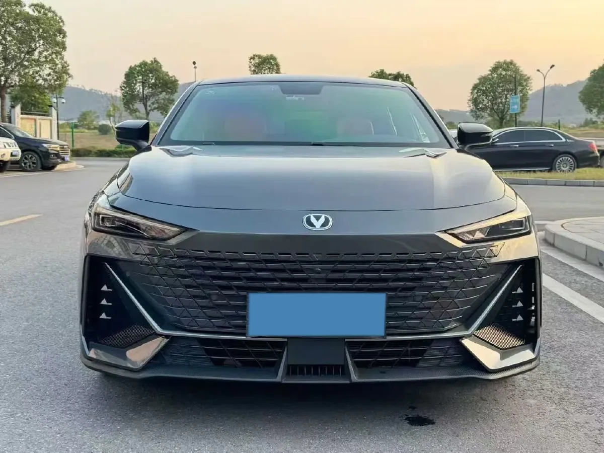 2022 ChangAn UNI-V 1.5T 188HP L4 7DCT,autocango,china used car exporter,china ev exporter,chinese used car exporter,chinese used ev exporter