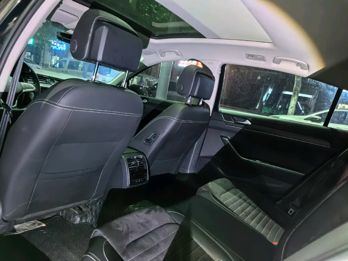 2020 Volkswagen Magotan 2.0T 186HP L4 7DCT,autocango,china used car exporter,china ev exporter,chinese used car exporter,chinese used ev exporter