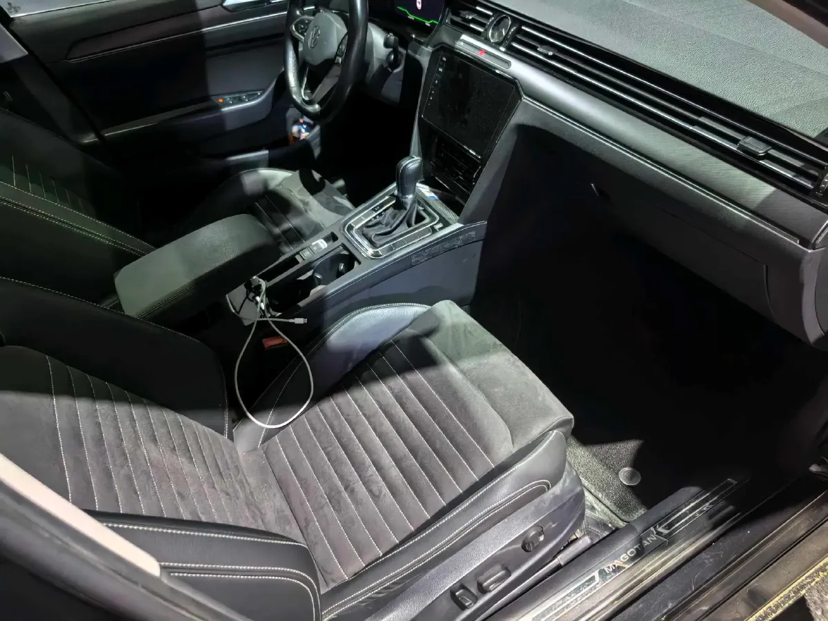 2020 Volkswagen Magotan 2.0T 186HP L4 7DCT,autocango,china used car exporter,china ev exporter,chinese used car exporter,chinese used ev exporter