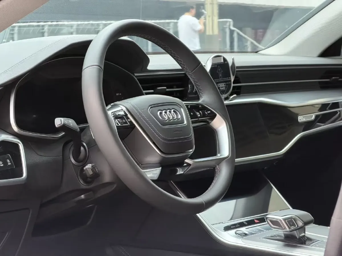 2024 Audi A7L 2.0T 245HP L4 7DCT,autocango,china used car exporter,china ev exporter,chinese used car exporter,chinese used ev exporter