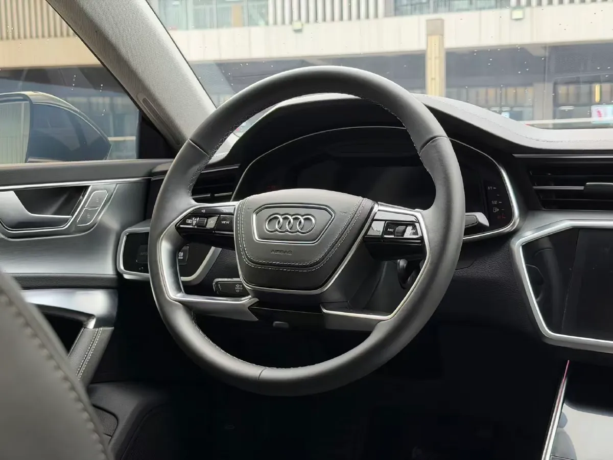 2024 Audi A7L 2.0T 245HP L4 7DCT,autocango,china used car exporter,china ev exporter,chinese used car exporter,chinese used ev exporter