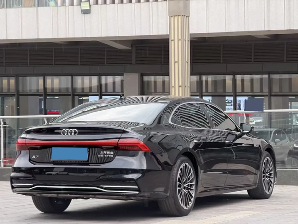 2024 Audi A7L 2.0T 245HP L4 7DCT,autocango,china used car exporter,china ev exporter,chinese used car exporter,chinese used ev exporter