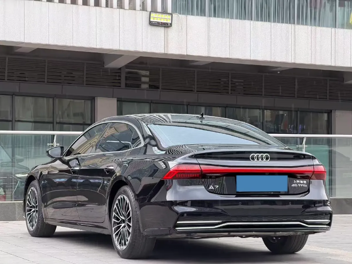 2024 Audi A7L 2.0T 245HP L4 7DCT,autocango,china used car exporter,china ev exporter,chinese used car exporter,chinese used ev exporter