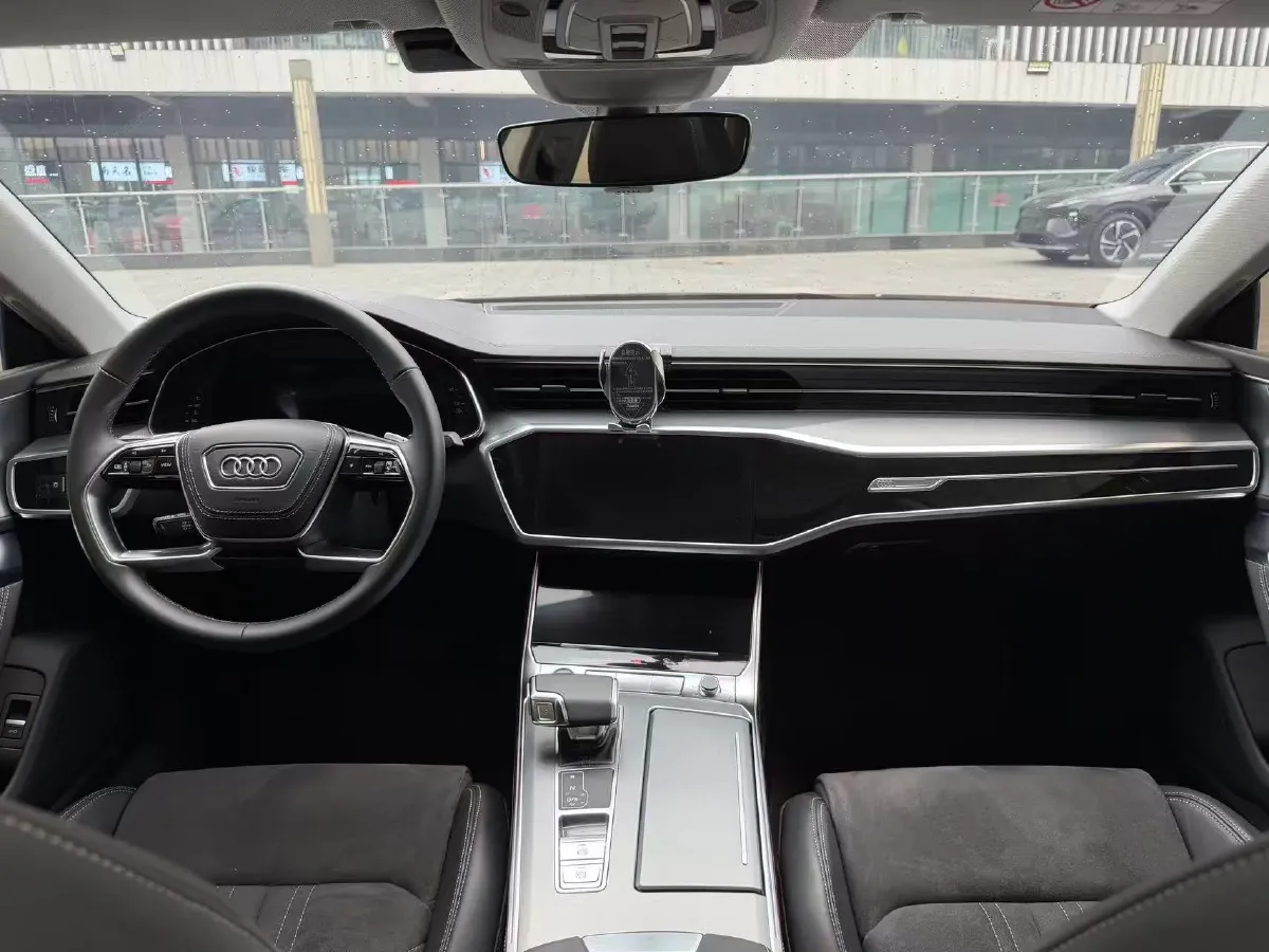 2024 Audi A7L 2.0T 245HP L4 7DCT,autocango,china used car exporter,china ev exporter,chinese used car exporter,chinese used ev exporter