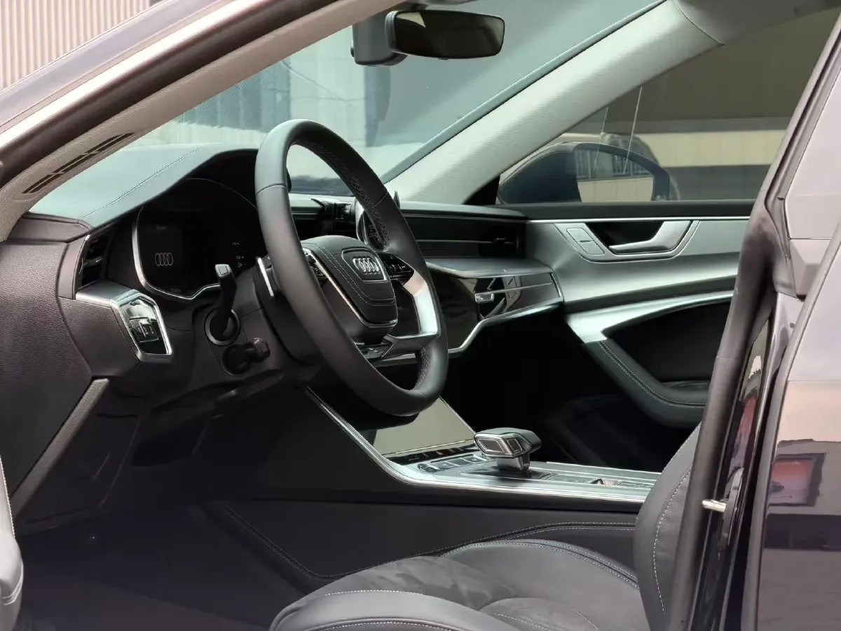 2024 Audi A7L 2.0T 245HP L4 7DCT,autocango,china used car exporter,china ev exporter,chinese used car exporter,chinese used ev exporter