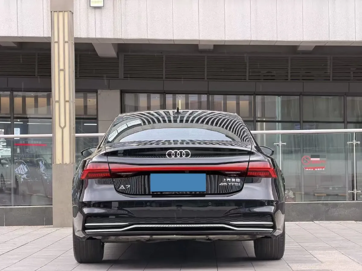 2024 Audi A7L 2.0T 245HP L4 7DCT,autocango,china used car exporter,china ev exporter,chinese used car exporter,chinese used ev exporter