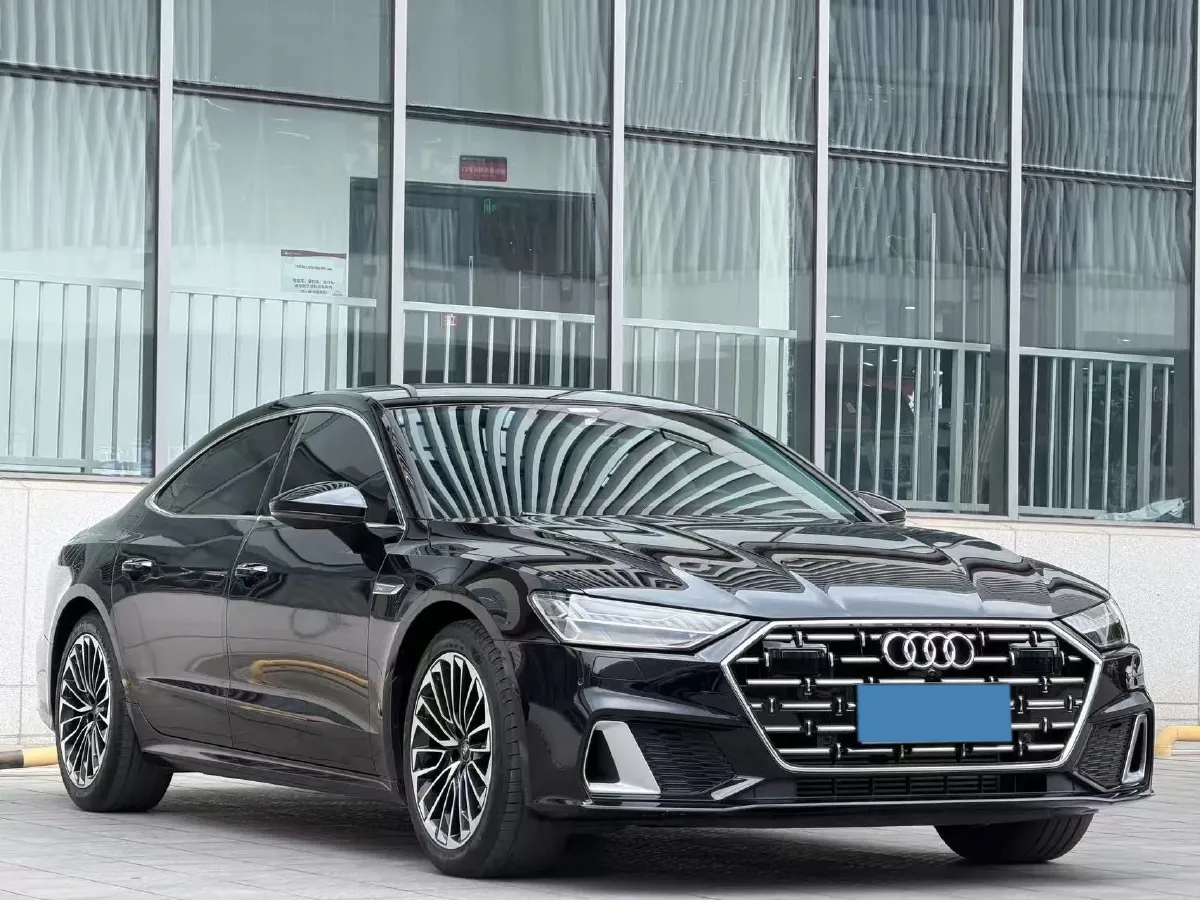 2024 Audi A7L 2.0T 245HP L4 7DCT,autocango,china used car exporter,china ev exporter,chinese used car exporter,chinese used ev exporter
