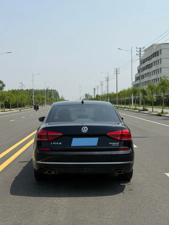 2017 Volkswagen Passat 1.8T 180HP L4 7DCT,autocango,china used car exporter,china ev exporter,chinese used car exporter,chinese used ev exporter