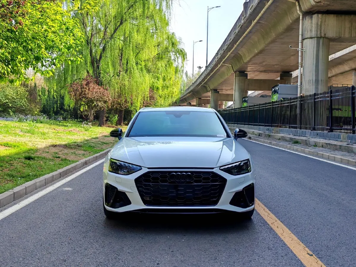 2024 Audi A4L 2.0T 190HP L4 7DCT,autocango,china used car exporter,china ev exporter,chinese used car exporter,chinese used ev exporter