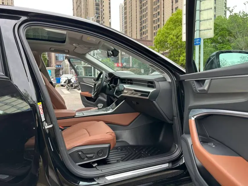 2021 Audi A6L 2.0T 190HP L4 7DCT,autocango,china used car exporter,china ev exporter,chinese used car exporter,chinese used ev exporter