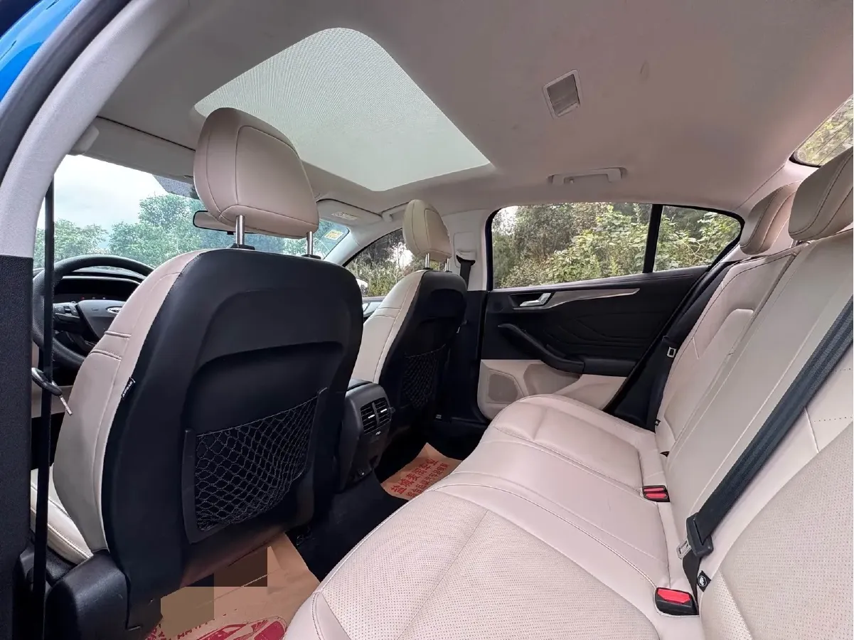 2021 Ford Focus 1.5T 174HP L3 8AT,autocango,china used car exporter,china ev exporter,chinese used car exporter,chinese used ev exporter