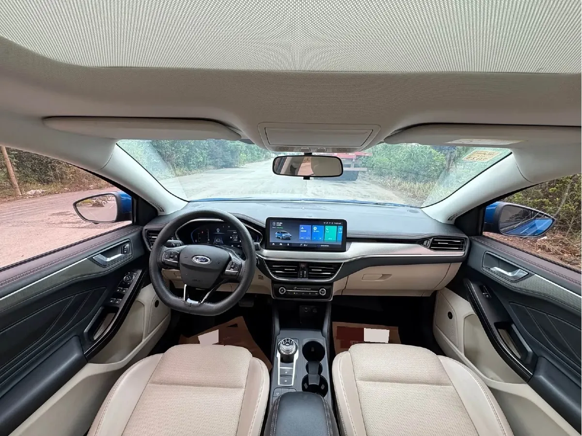 2021 Ford Focus 1.5T 174HP L3 8AT,autocango,china used car exporter,china ev exporter,chinese used car exporter,chinese used ev exporter