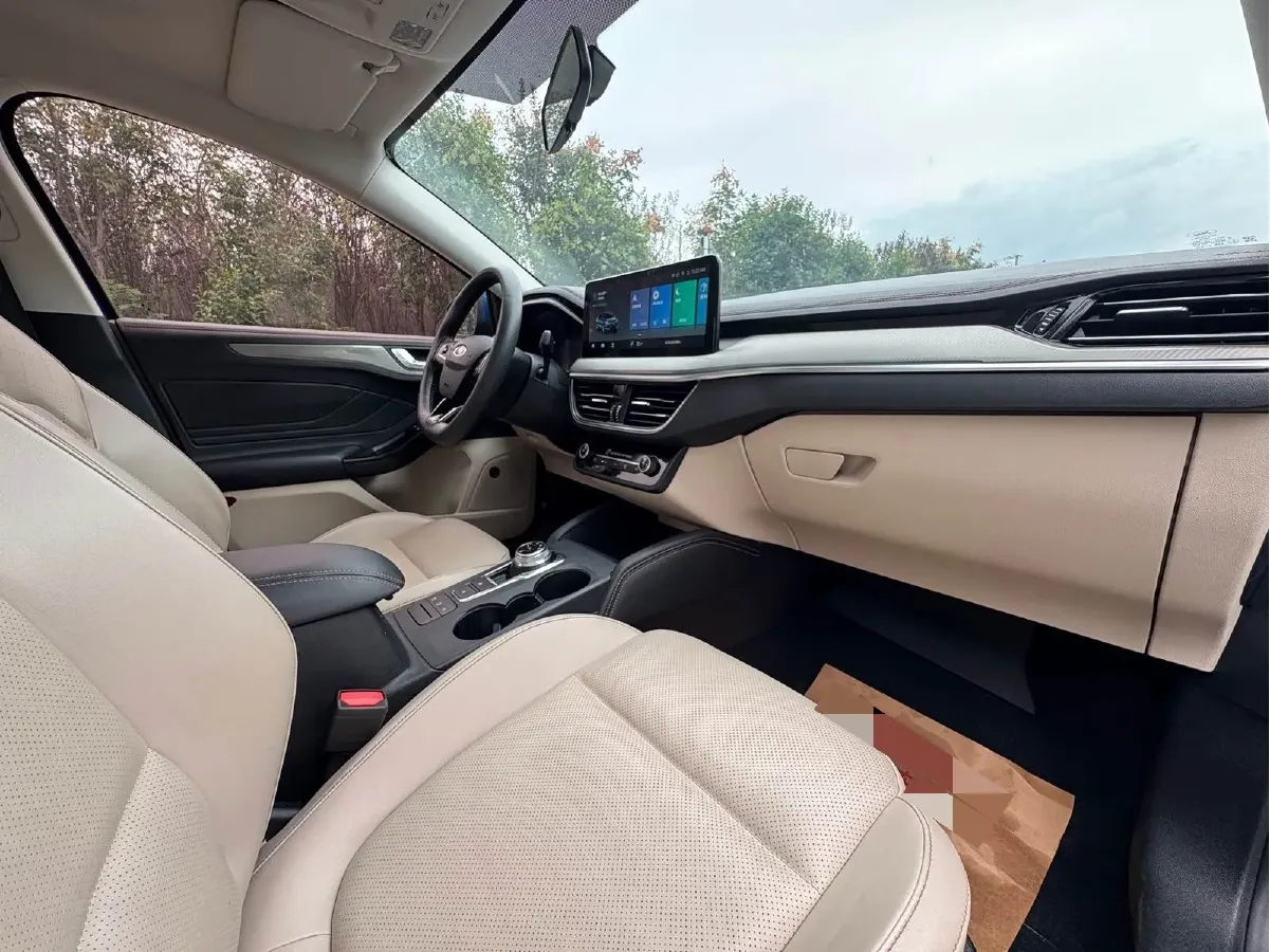 2021 Ford Focus 1.5T 174HP L3 8AT,autocango,china used car exporter,china ev exporter,chinese used car exporter,chinese used ev exporter