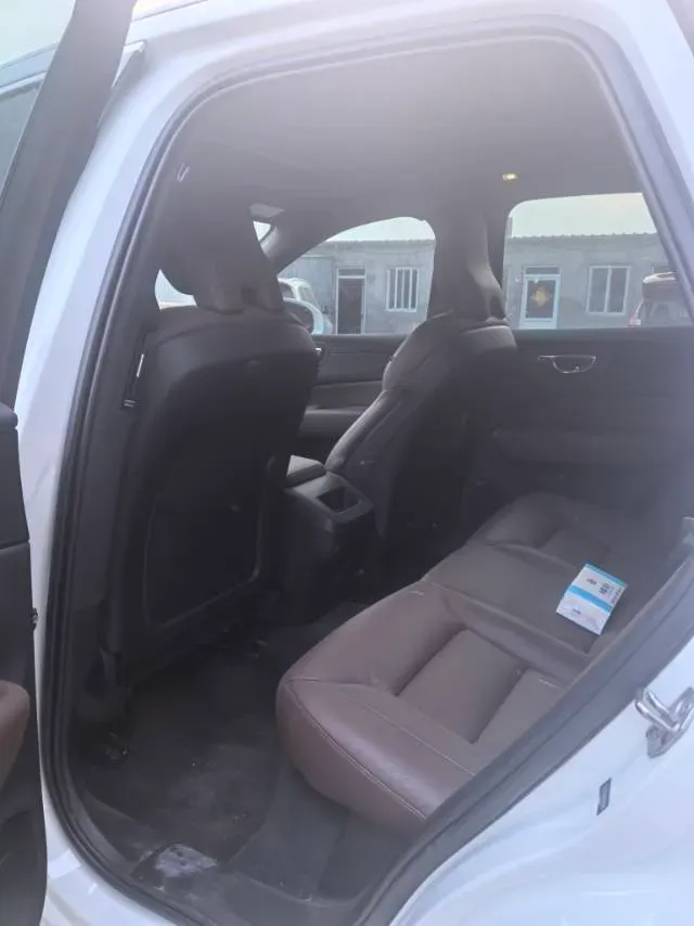 2022 Volvo XC60 2.0T 250HP L4 8AT,autocango,china used car exporter,china ev exporter,chinese used car exporter,chinese used ev exporter