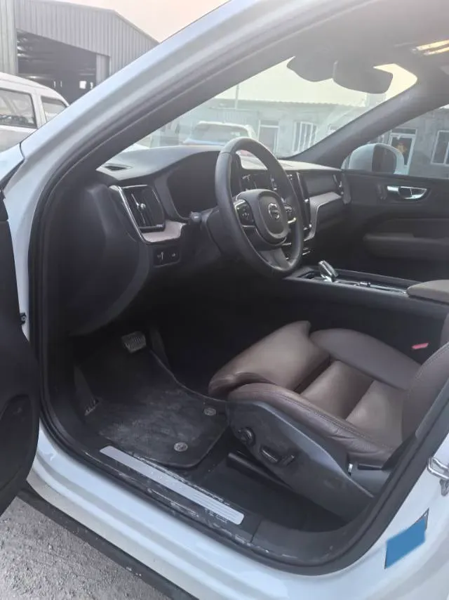 2022 Volvo XC60 2.0T 250HP L4 8AT,autocango,china used car exporter,china ev exporter,chinese used car exporter,chinese used ev exporter