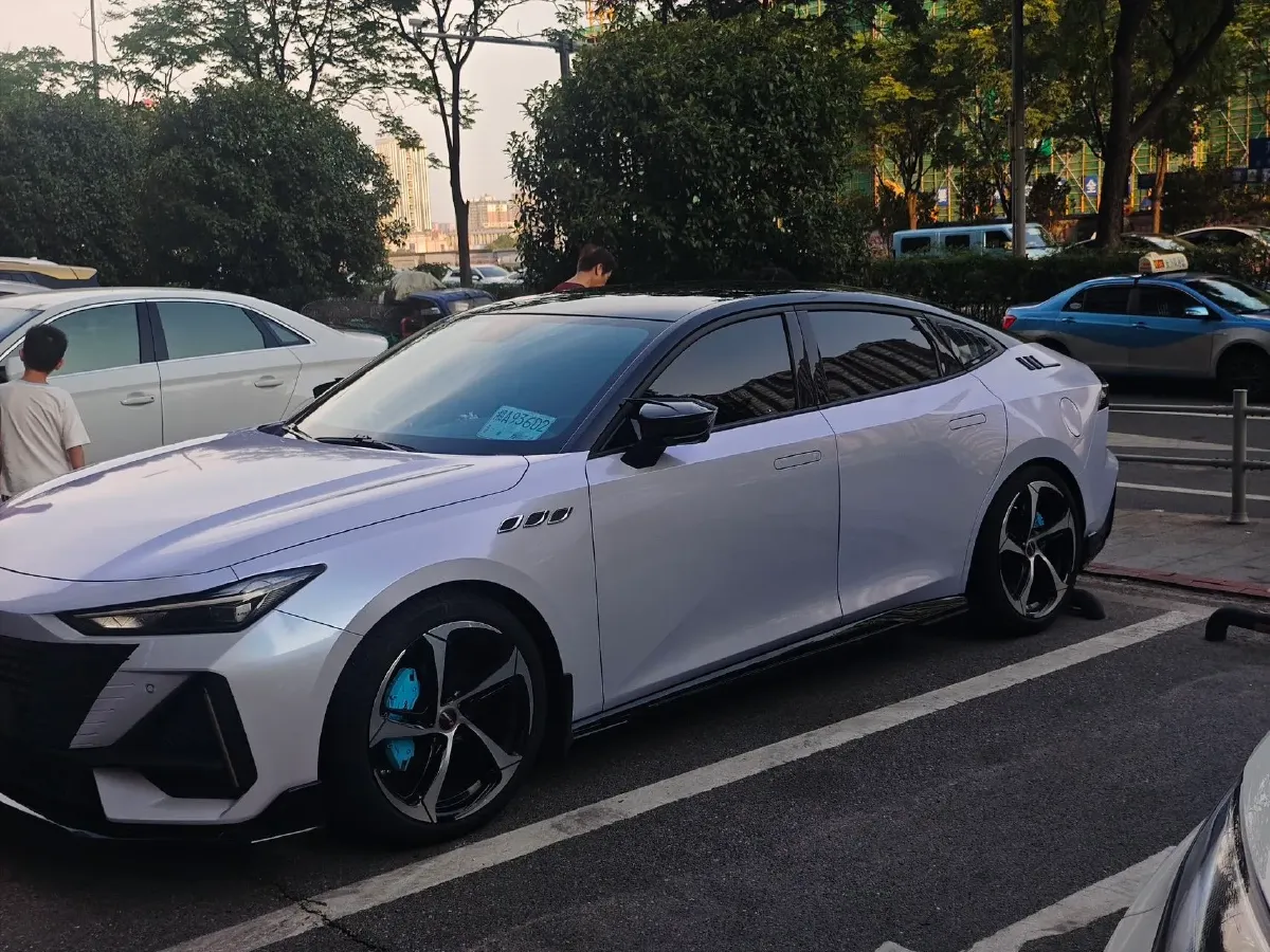 2023 ChangAn UNI-V 1.5T 188HP L4 7DCT,autocango,china used car exporter,china ev exporter,chinese used car exporter,chinese used ev exporter