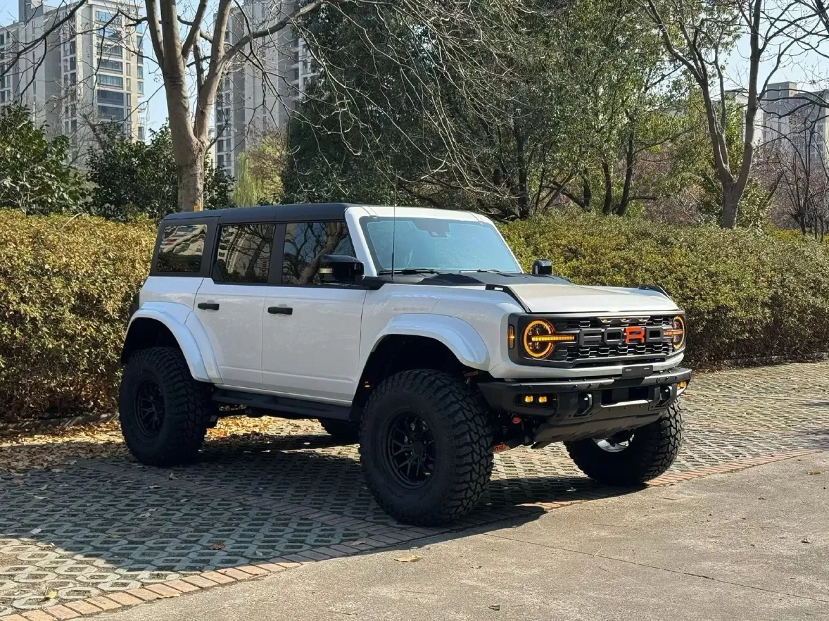 2024 Ford Bronco 2.3T 275HP L4 10AT,autocango,china used car exporter,china ev exporter,chinese used car exporter,chinese used ev exporter
