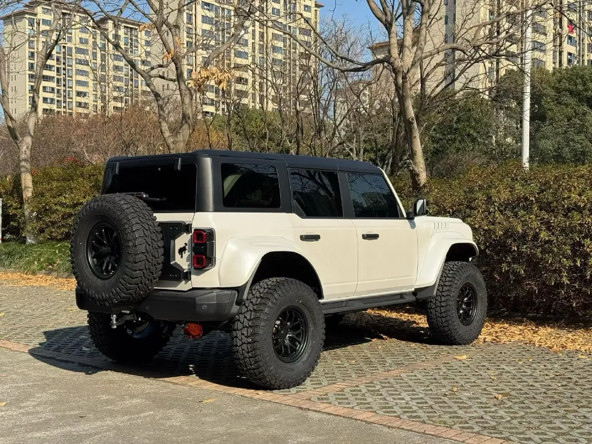 2024 Ford Bronco 2.3T 275HP L4 10AT,autocango,china used car exporter,china ev exporter,chinese used car exporter,chinese used ev exporter