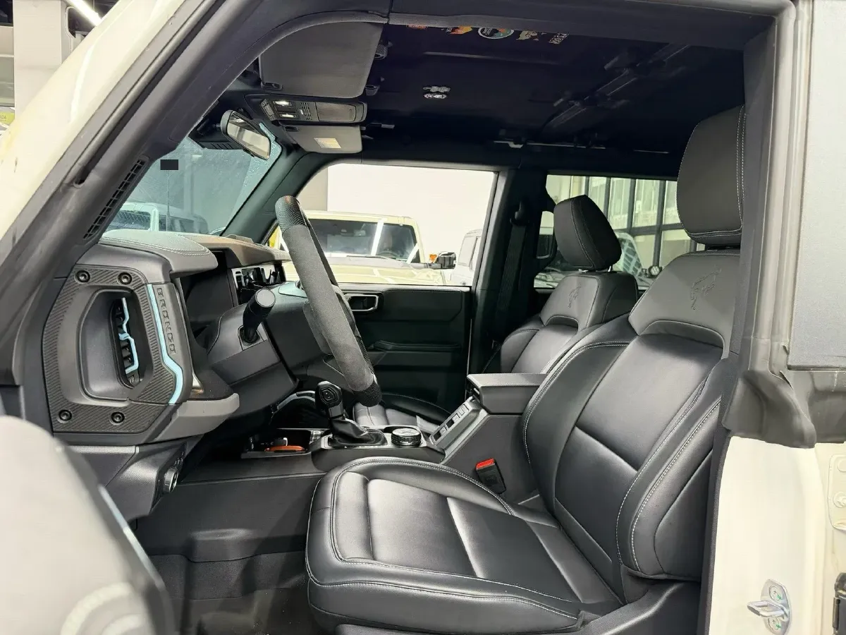 2024 Ford Bronco 2.3T 275HP L4 10AT,autocango,china used car exporter,china ev exporter,chinese used car exporter,chinese used ev exporter