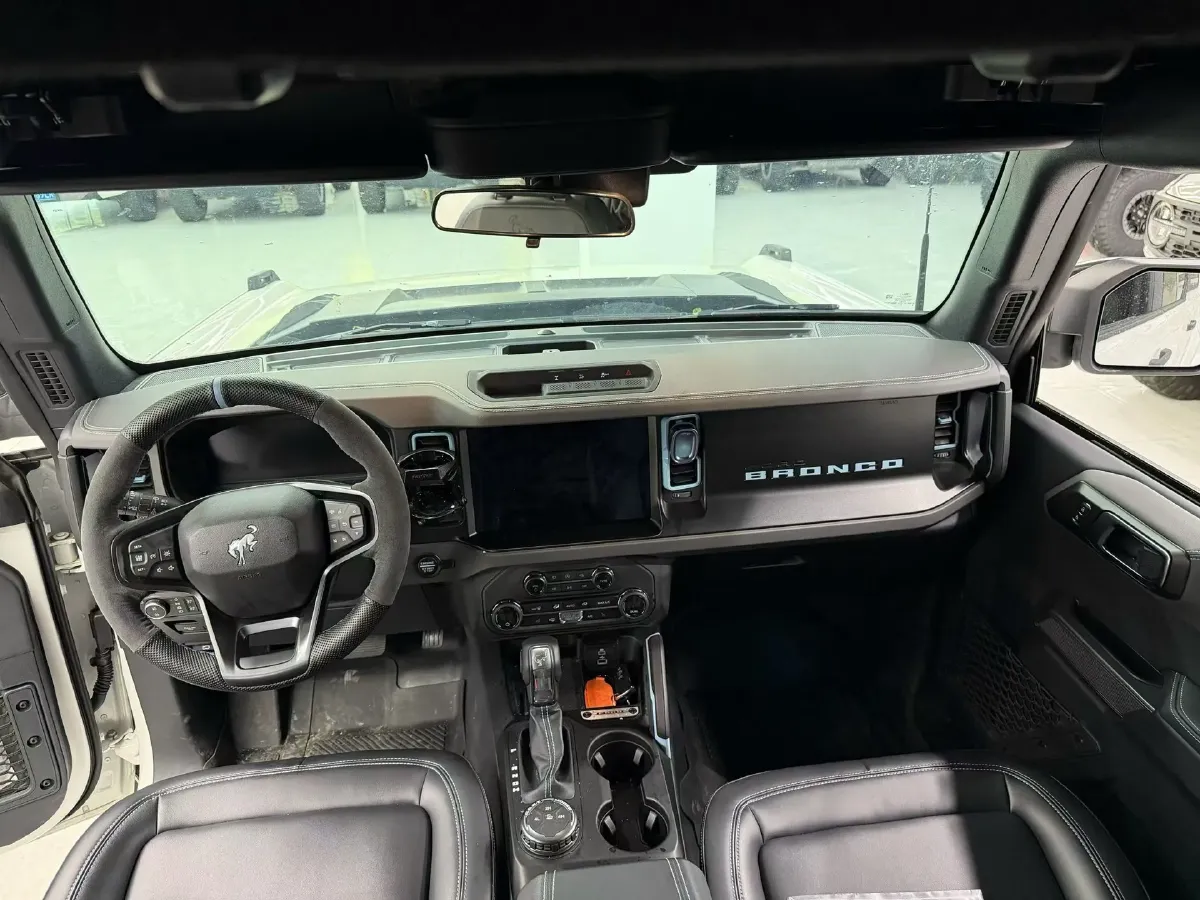 2024 Ford Bronco 2.3T 275HP L4 10AT,autocango,china used car exporter,china ev exporter,chinese used car exporter,chinese used ev exporter