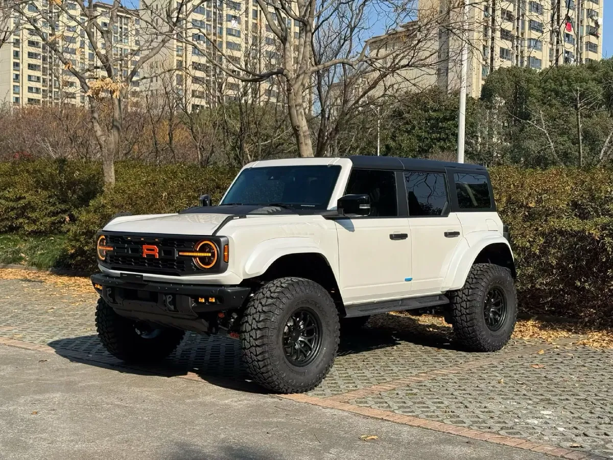 2024 Ford Bronco 2.3T 275HP L4 10AT,autocango,china used car exporter,china ev exporter,chinese used car exporter,chinese used ev exporter