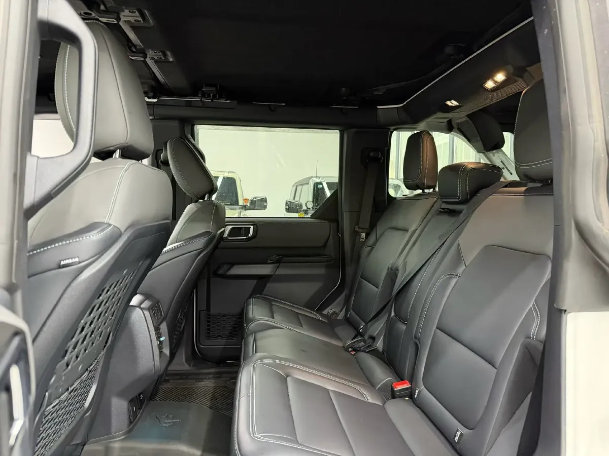 2024 Ford Bronco 2.3T 275HP L4 10AT,autocango,china used car exporter,china ev exporter,chinese used car exporter,chinese used ev exporter