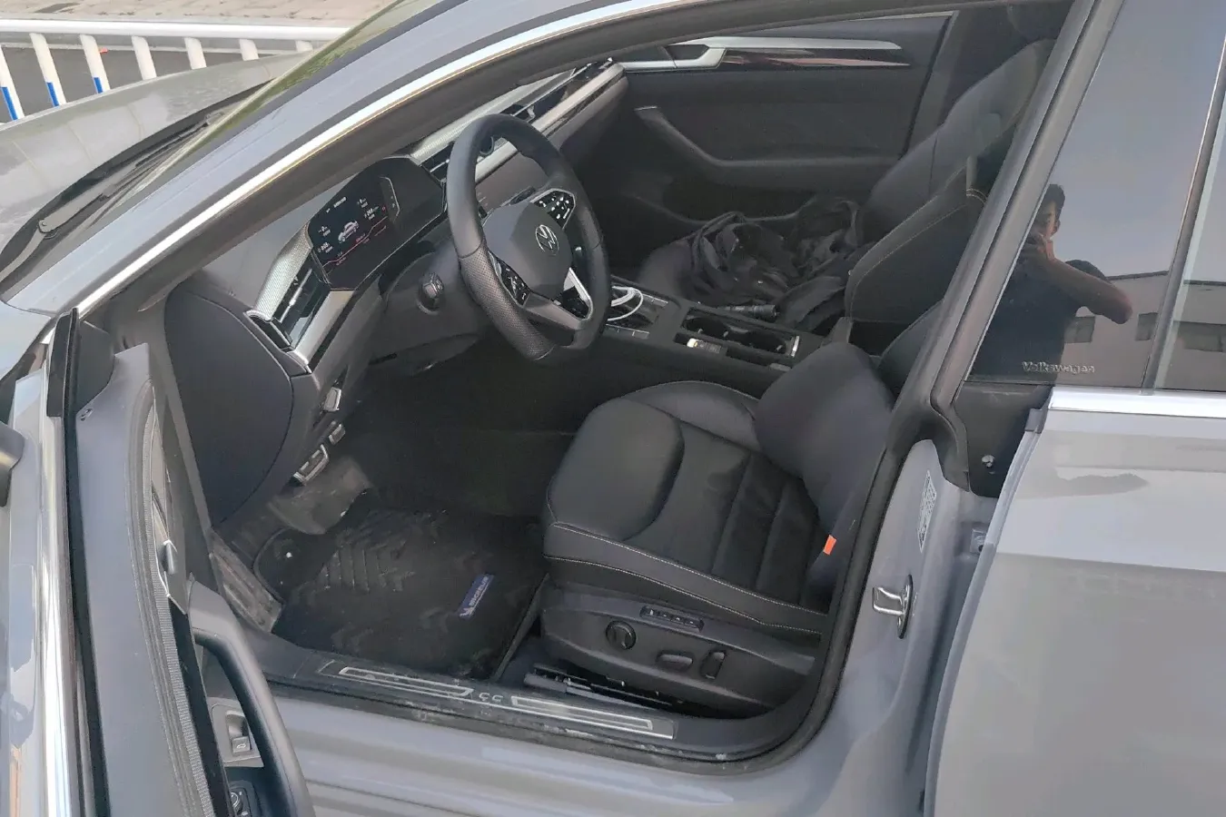 2023 Volkswagen CC 2.0T 220HP L4 7DCT,autocango,china used car exporter,china ev exporter,chinese used car exporter,chinese used ev exporter