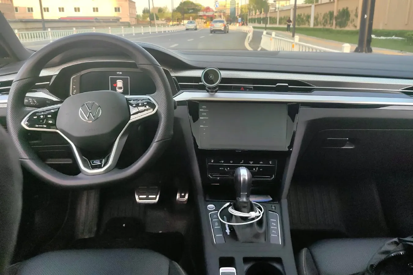 2023 Volkswagen CC 2.0T 220HP L4 7DCT,autocango,china used car exporter,china ev exporter,chinese used car exporter,chinese used ev exporter