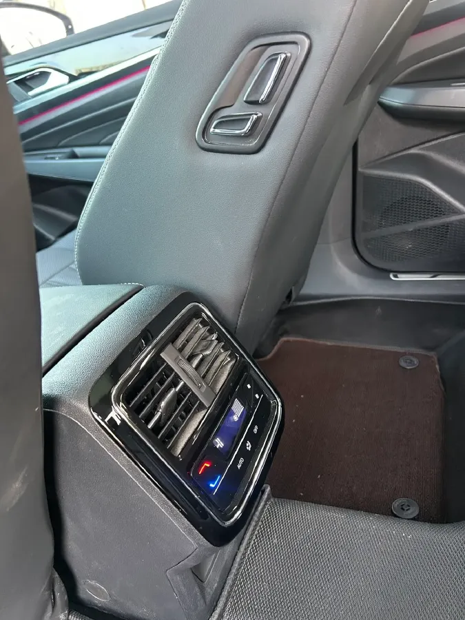 2024 Volkswagen Passat 2.0T 220HP L4 7DCT,autocango,china used car exporter,china ev exporter,chinese used car exporter,chinese used ev exporter