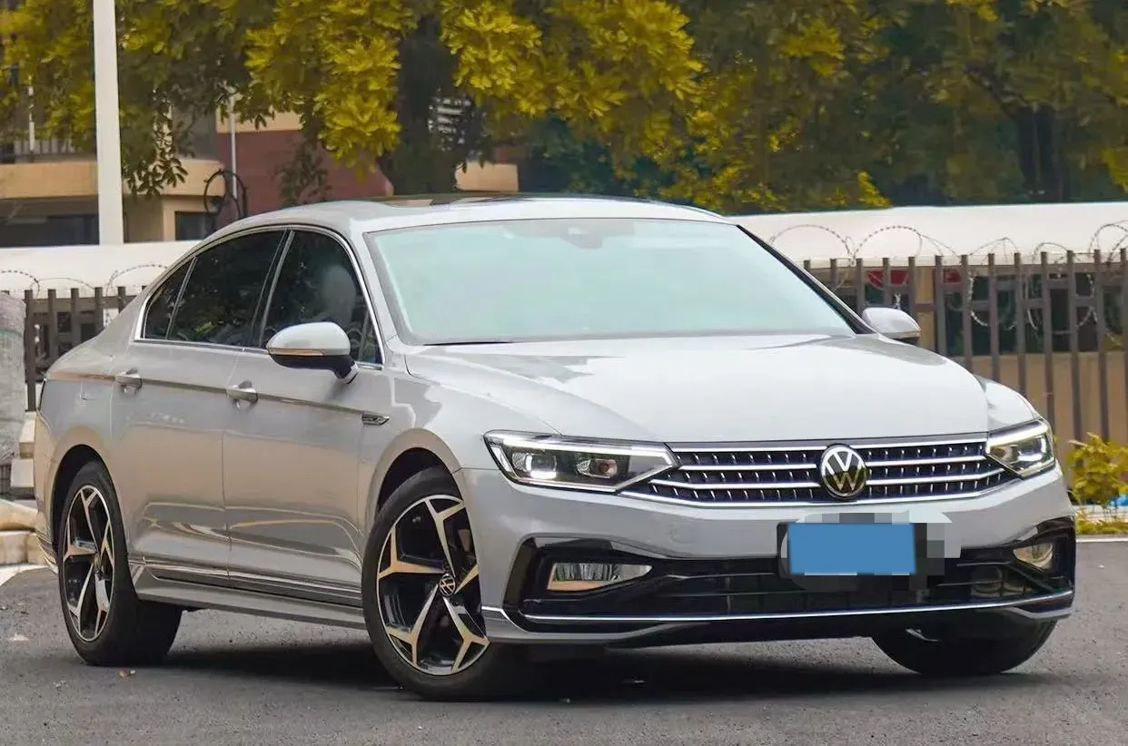 2023 Volkswagen Magotan 2.0T 186HP L4 7DCT,autocango,china used car exporter,china ev exporter,chinese used car exporter,chinese used ev exporter