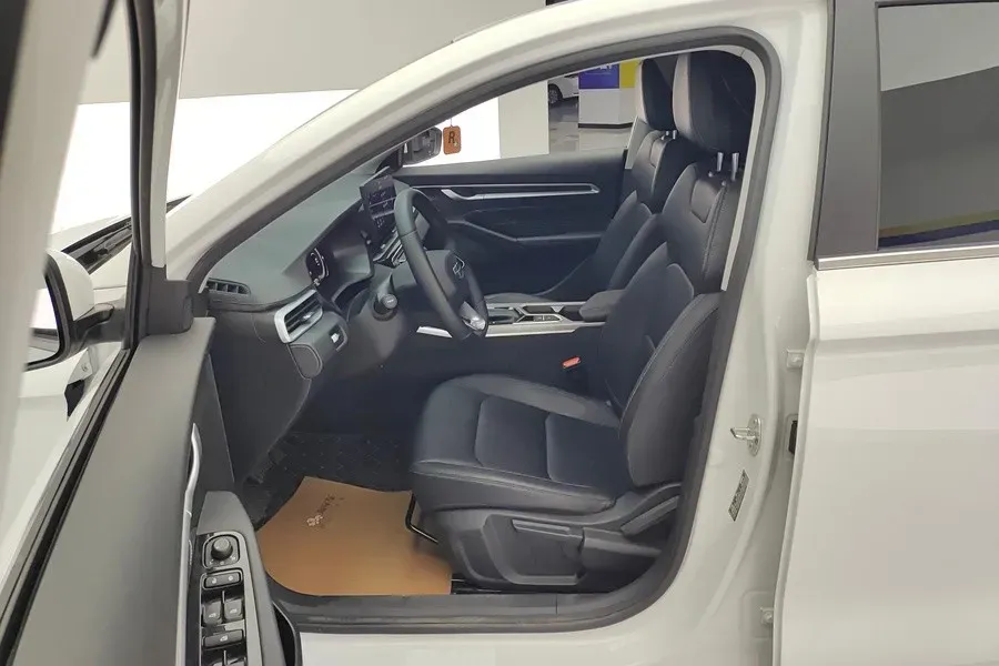 2025 Geely Emgrand 1.5L 127HP L4 CVT,autocango,china used car exporter,china ev exporter,chinese used car exporter,chinese used ev exporter