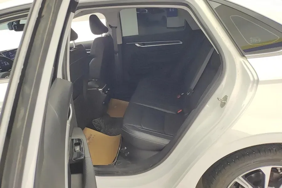 2025 Geely Emgrand 1.5L 127HP L4 CVT,autocango,china used car exporter,china ev exporter,chinese used car exporter,chinese used ev exporter